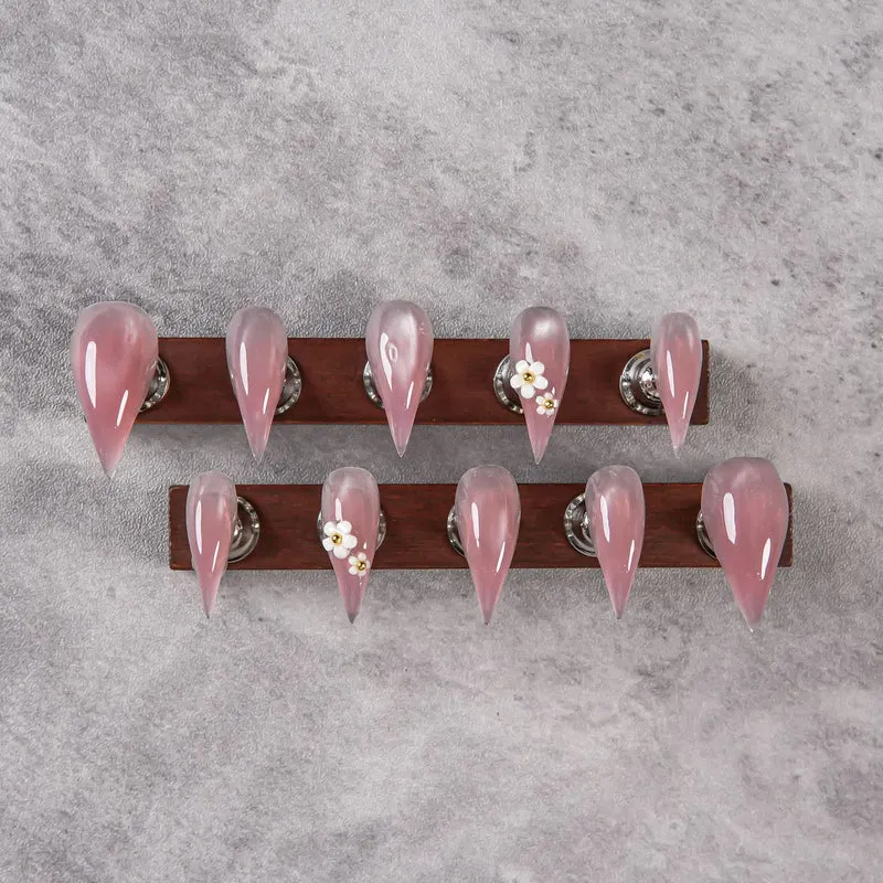 Elegantes Stiletto Press-On Nagelset mit Blumenverzierungen