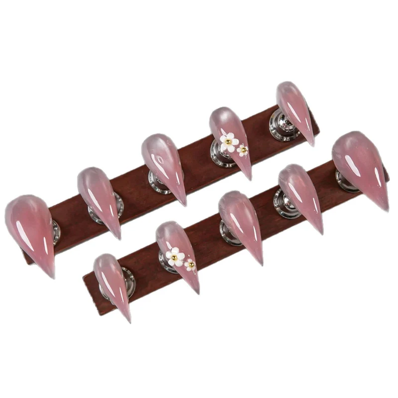 Elegantes Stiletto Press-On Nagelset mit Blumenverzierungen