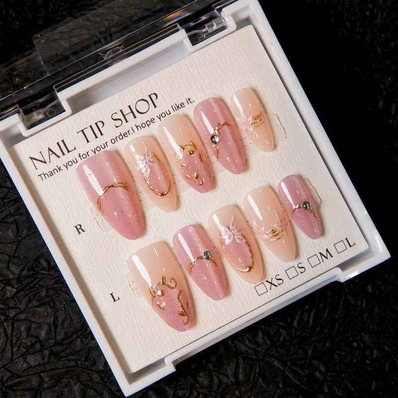 Dekorative Press-On Nageltips mit Blumenmustern