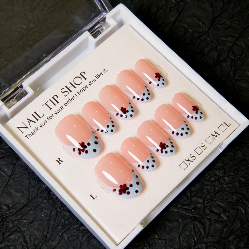 Dekorative Press-On Nageltips mit Blumenmustern