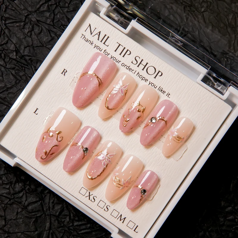 Dekorative Press-On Nageltips mit Blumenmustern