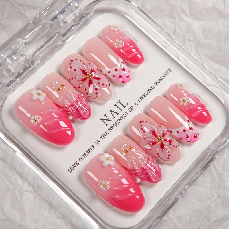 Dekoratives Press-on-Nagelset mit Floral-Designs