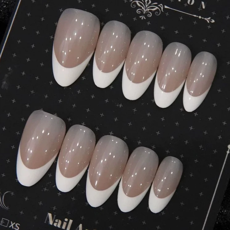 Elegante French Tip Press-On Nägel
