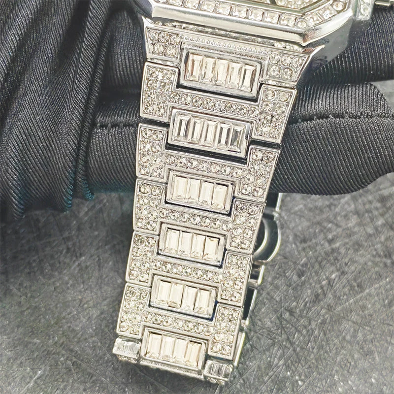 ⏳Zeitlich begrenztes Sonderangebot⏰Luxuriöse quadratische Strass-Uhr – umwerfender Glanz, kratzfest und sicherer Verschluss! ✨⌚