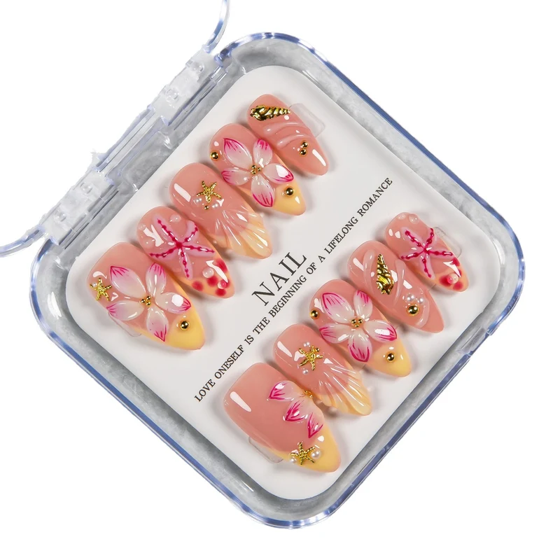 Dekoratives Press-On Nagelset mit floralen und Strandakzenten