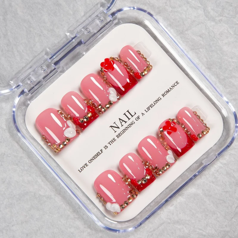 Dekoratives Press-On Nagelset mit Kristallakzenten