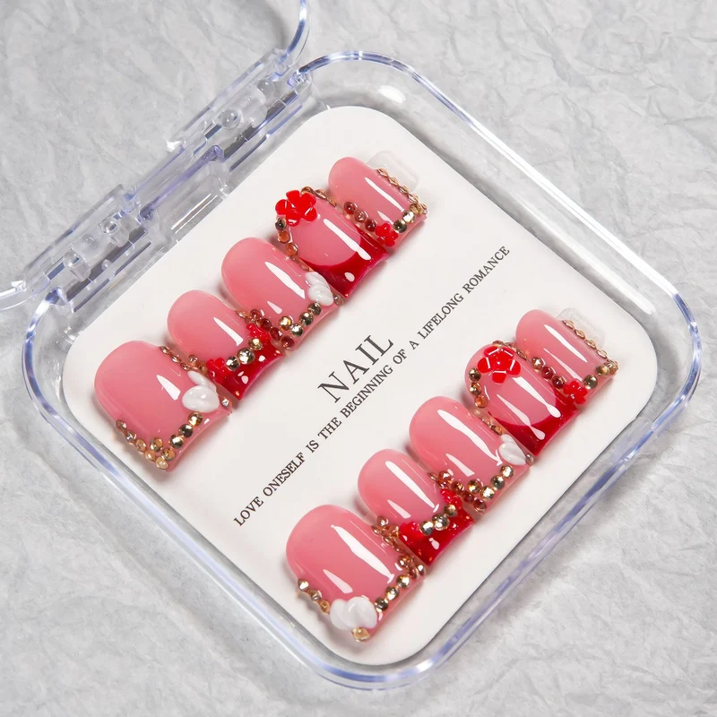 Dekoratives Press-On Nagelset mit Kristallakzenten