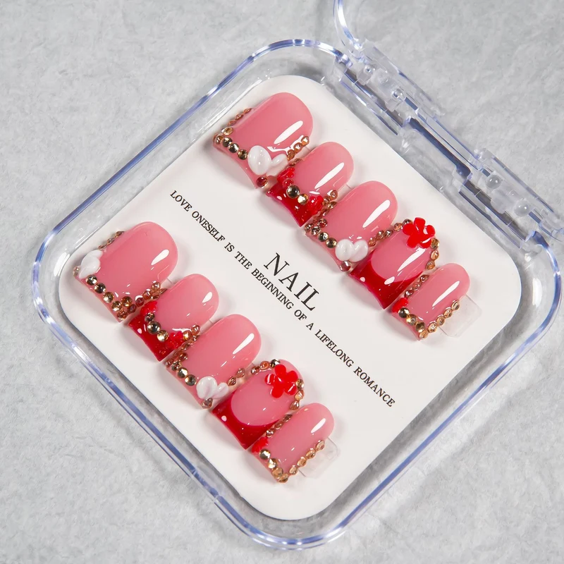 Dekoratives Press-On Nagelset mit Kristallakzenten