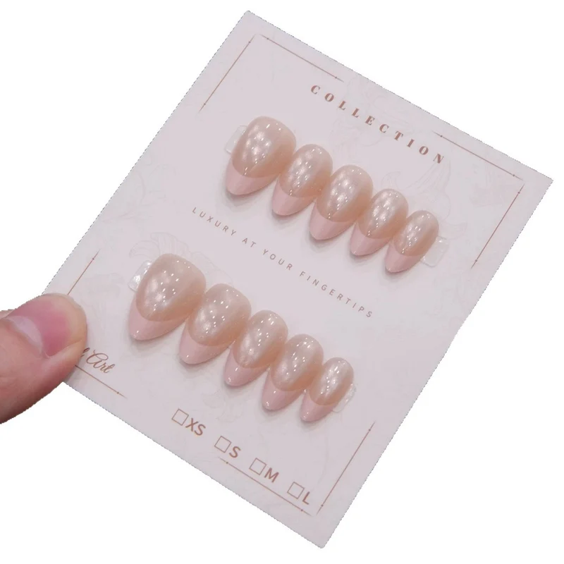 Elegante mandelförmige Press-On-Nagelspitzen