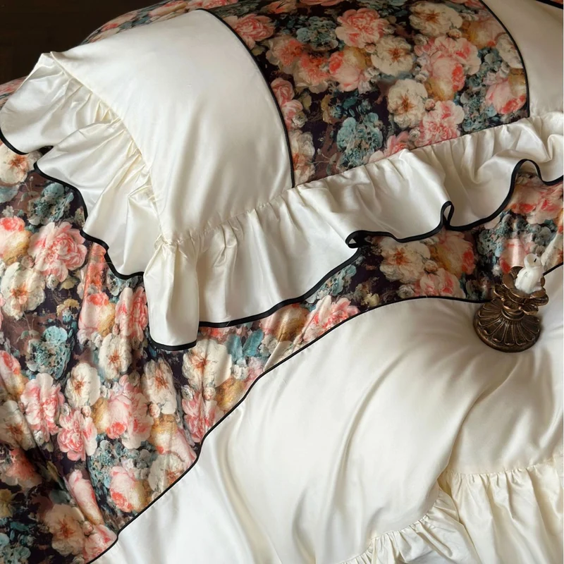 Luxuriöses florales Baumwollsatin-Bettwäsche-Set mit Rüschen und Passe