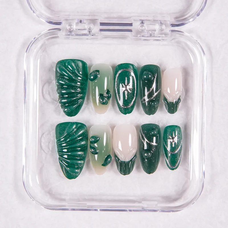 Glamouröse Press-On Nagelkunst
