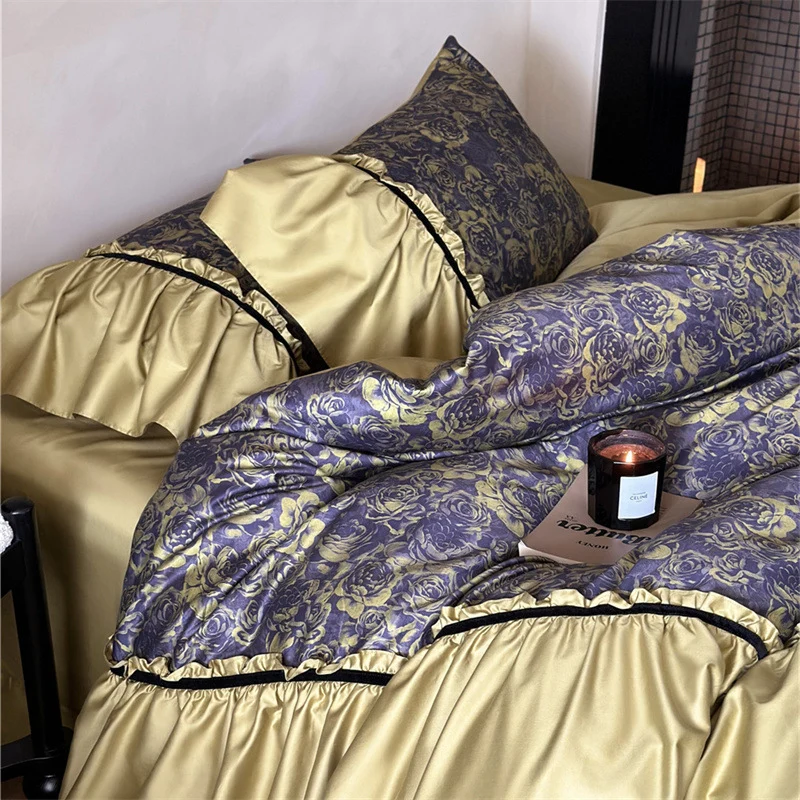 Wendbares Luxus-Bettwäscheset aus Baumwollsatin mit gerafftem Volant, floraler Jacquard-Innenseite und kontrastierender Samt-Paspel
