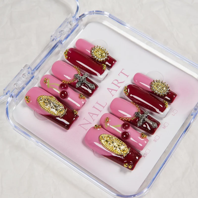 Dekorative Press-On Nagelkunst Set mit einzigartigen Verzierungen