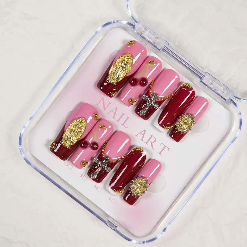 Dekorative Press-On Nagelkunst Set mit einzigartigen Verzierungen
