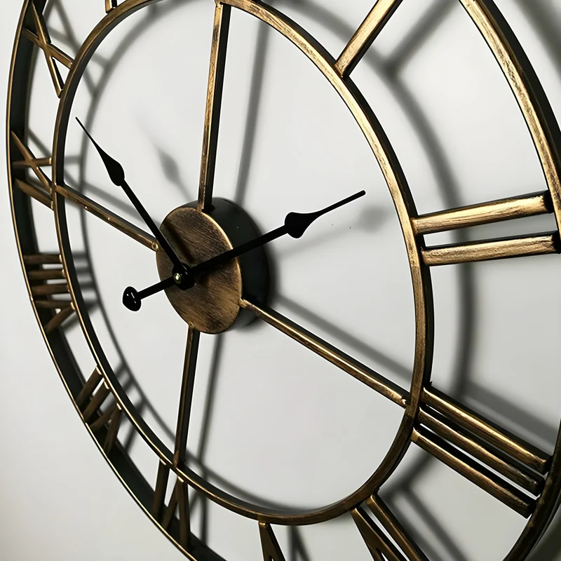 Skanto | Wanduhr aus Eisenkunst mit römischen Ziffern