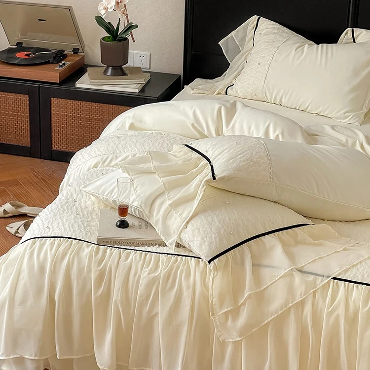 Luxuriöses Bettwäscheset mit Chiffon-Rüschen, Steppdecke und Kontrastpaspel