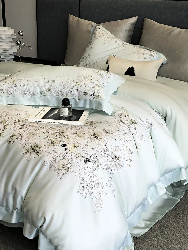 Duvetbezug-Set aus Baumwollsatin mit dezentem Aquarell-Blumenprint und seidig-matter Haptik