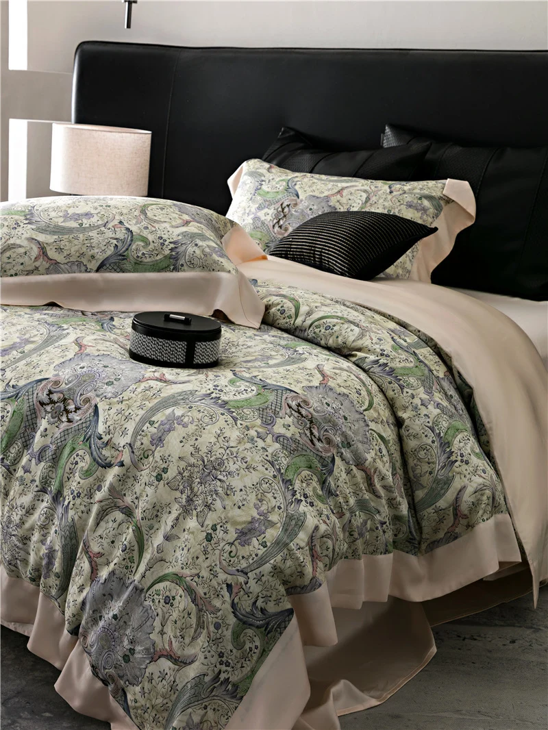 Duvetbezug-Set aus Baumwollsatin mit dezentem Aquarell-Blumenprint und seidig-matter Haptik