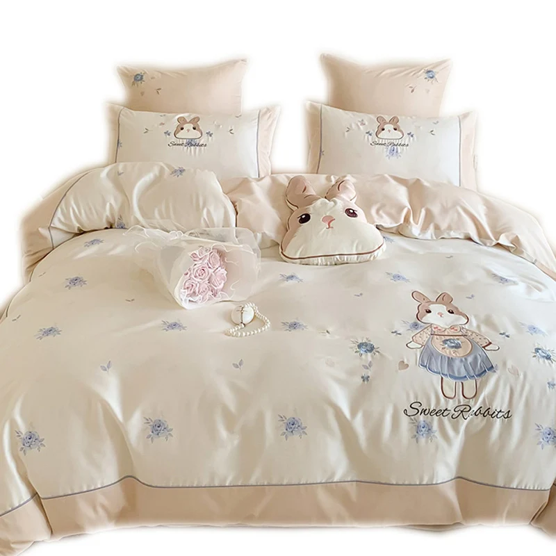 Kinder-Bettwäsche-Set aus Baumwollsatin mit gesticktem Häschenmotiv und zarter Paspel