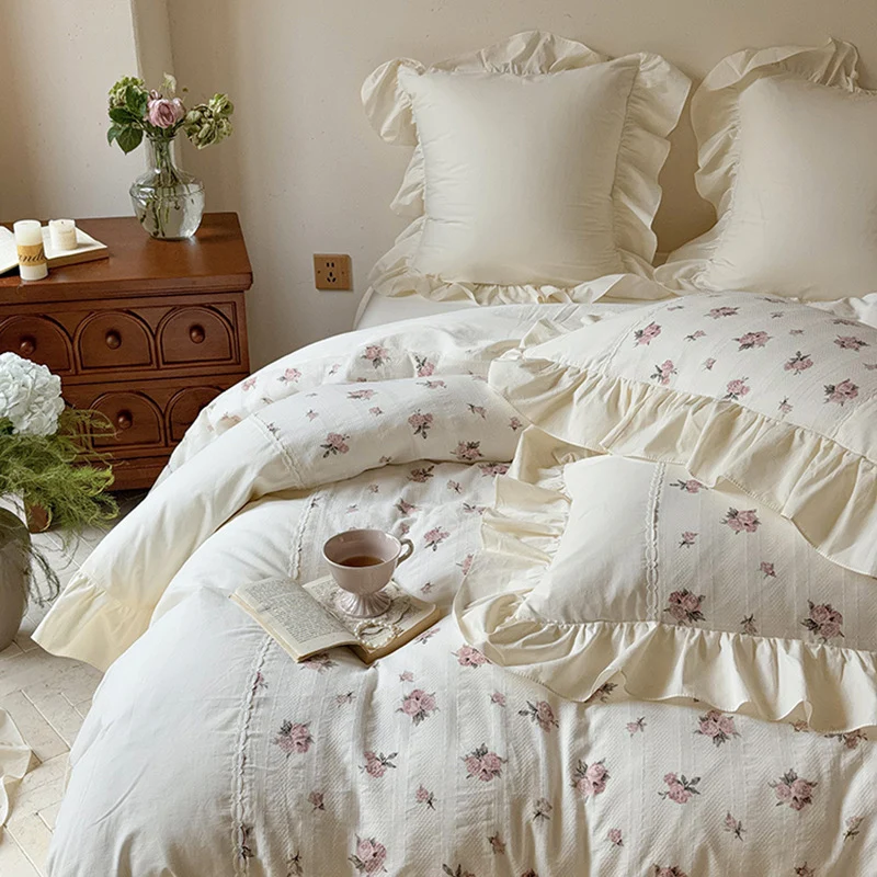 Romantisches Baumwoll-Bettwäsche-Set mit Volant und Rosenmuster