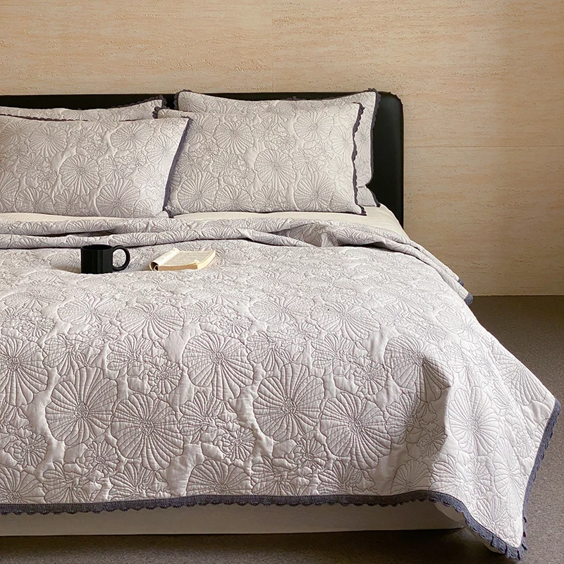 Gestepptes Baumwoll-Leinen Tagesdecke-Set mit floralem Steppmuster und Häkelkante