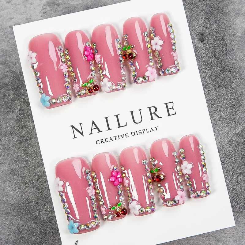 Dekorative Nagelkunst