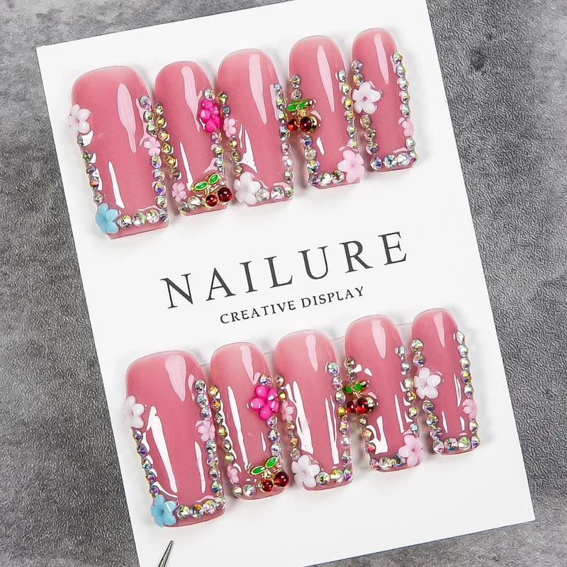 Dekorative Nagelkunst