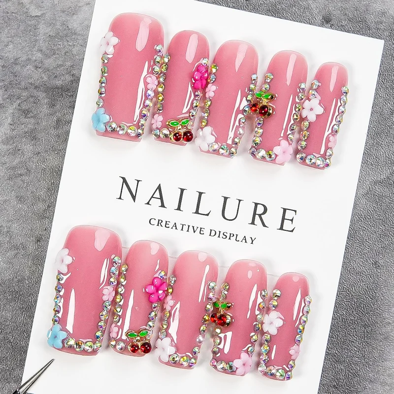 Dekorative Nagelkunst
