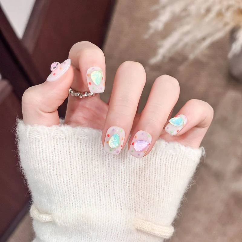 Dekorative Nagelkunst