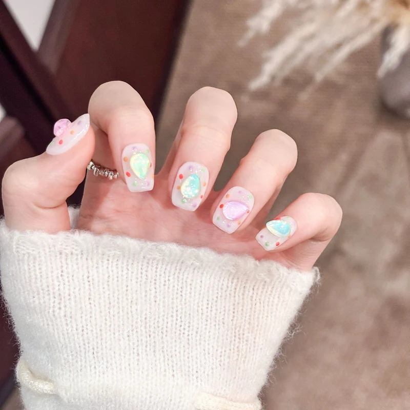 Dekorative Nagelkunst