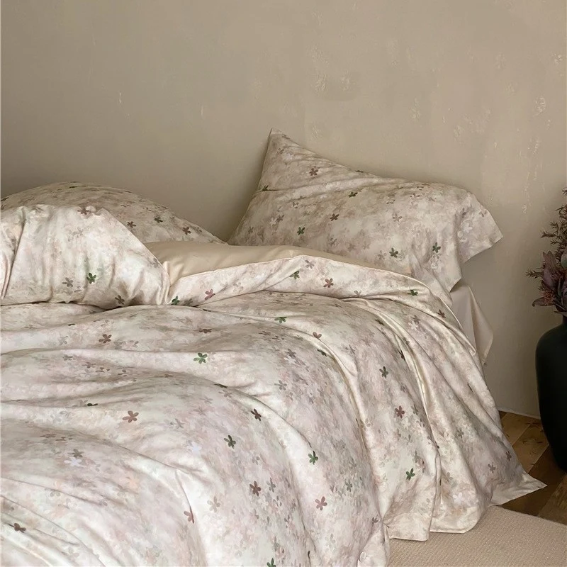 Premium-Baumwollsatin-Duvetbezuggarnitur mit floralem Jacquard-Relief und Knopfverschluss