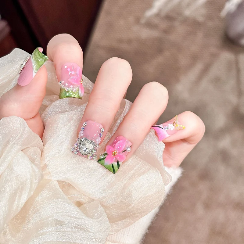 Dekorative florale Druck-Nagelverzierungen