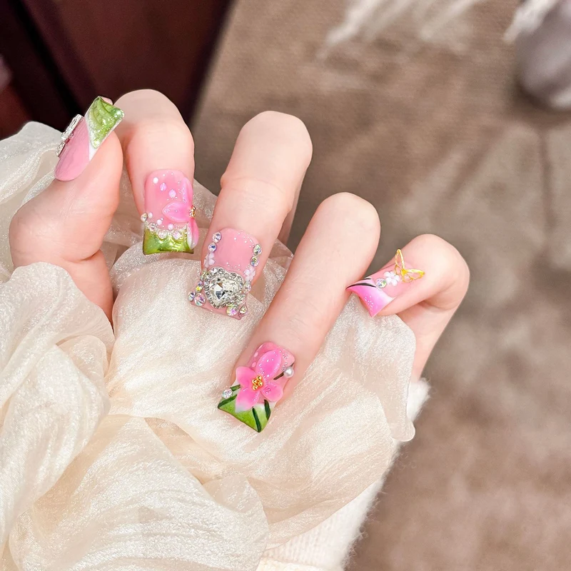 Dekorative florale Druck-Nagelverzierungen