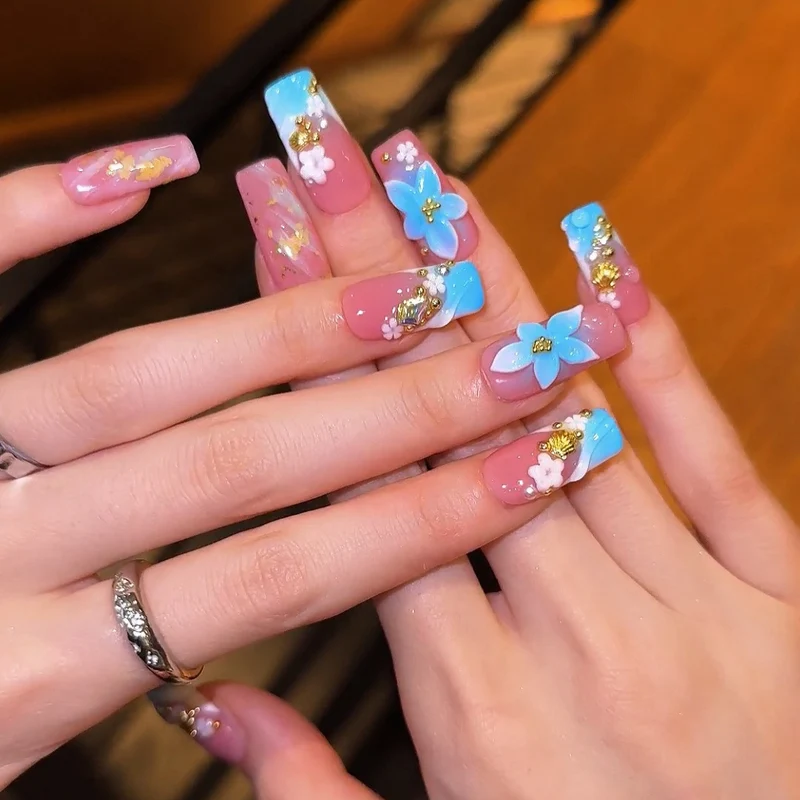 Dekorative Blumendekorations-Nagelkunst-Set