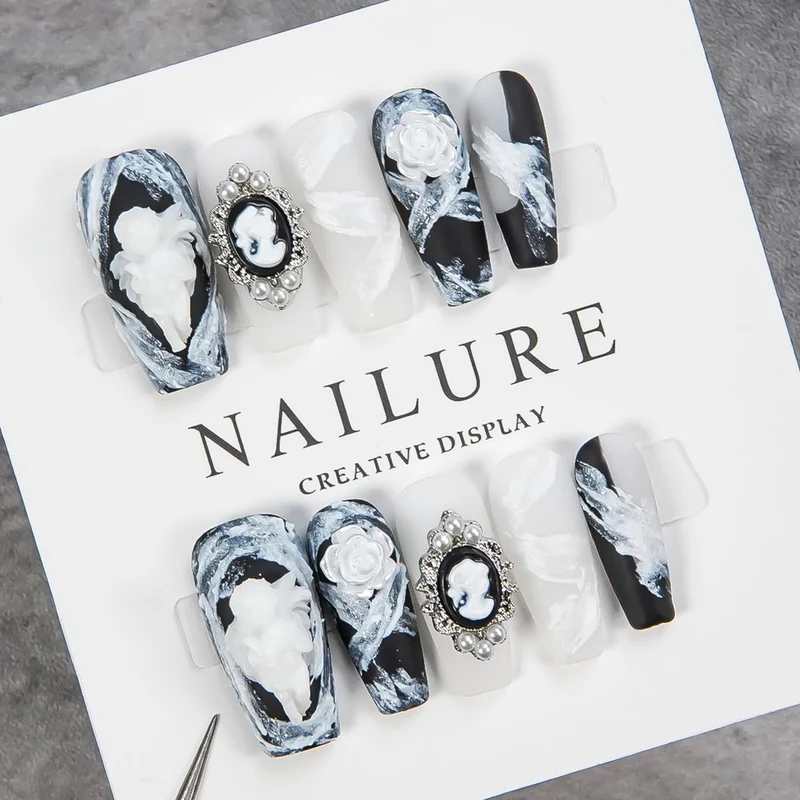 Dekorativer Acryl-Nagelset