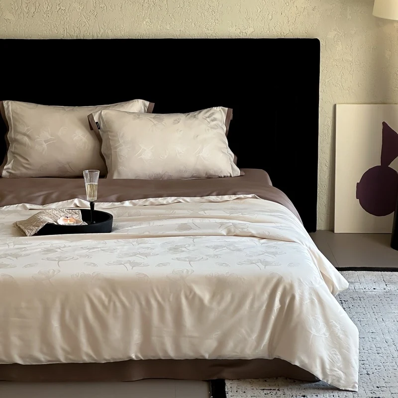 Luxuriöses Bettwäsche-Set aus Satin mit dezentem Blumenjacquard