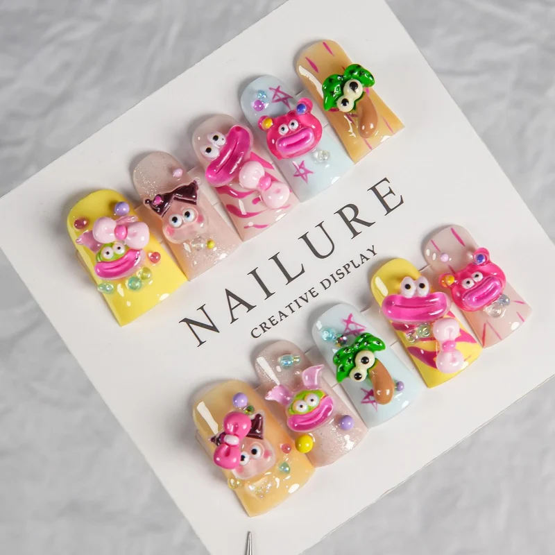 Kreatives thematisches Press-On Nagelset