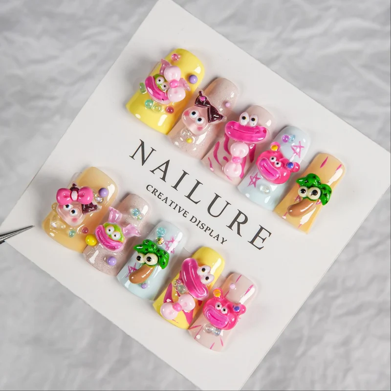 Kreatives thematisches Press-On Nagelset