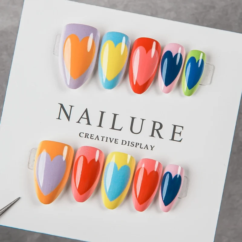 Kreatives Herzdesign Press-On Nagelset