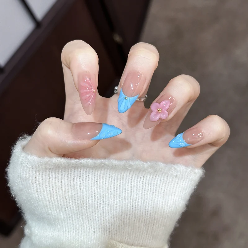 Kreatives Floral Press-On Nagelset