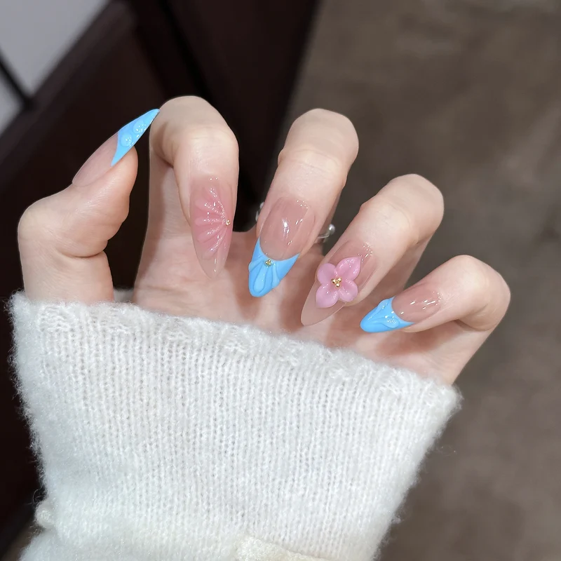 Kreatives Floral Press-On Nagelset