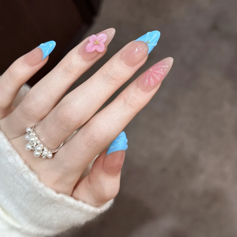 Kreatives Floral Press-On Nagelset