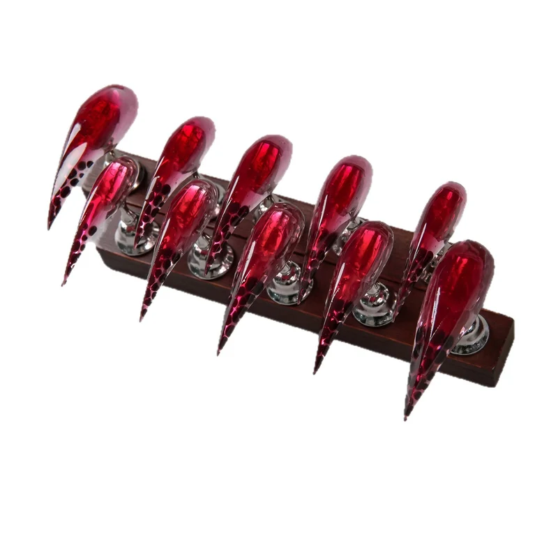 Künstlerische Stiletto Press-On Nägel mit glänzendem Finish