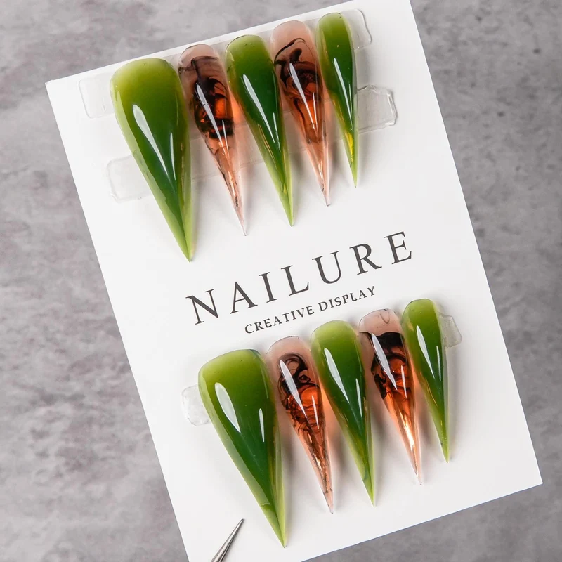 Künstlerische Stiletto Press-On-Nagelspitzen Set