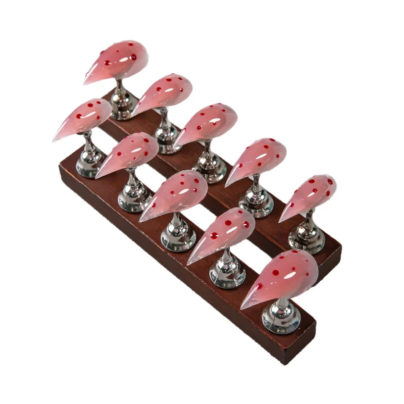 Künstlerische Stiletto Press-On Nageltipps