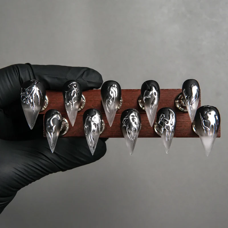 Künstlerisches Stilett-Press-On-Nagelset mit einzigartigem gotischem Design