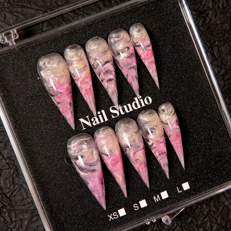 Künstlerisches Stiletto Press-On Nagelset mit Marmor-Finish