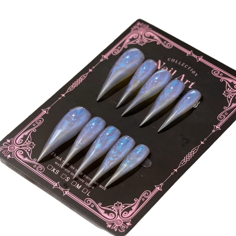Künstlerisches Stiletto Press-On Nagelset mit iridiszierendem Finish