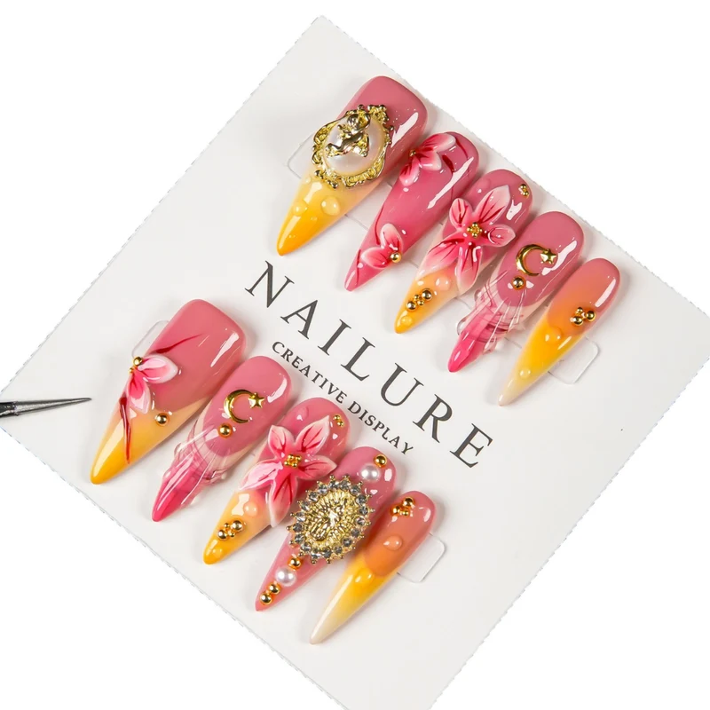 Künstlerisches Stiletto Press-On Nail Set mit floralen und Juwel-Akzenten