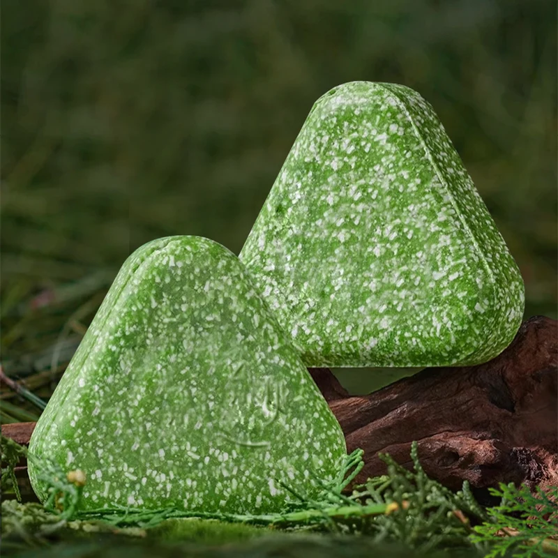 Natürliches festes Shampoo zur Stärkung der Haare